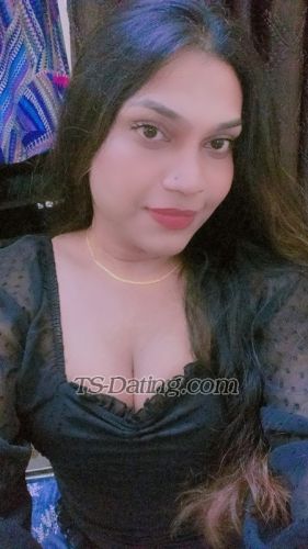 trans girl Aamaira 1042391