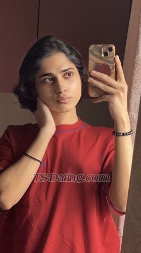 trans girl Halarizz 8531200